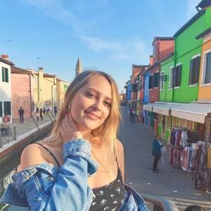 Meet your Posher, Anna